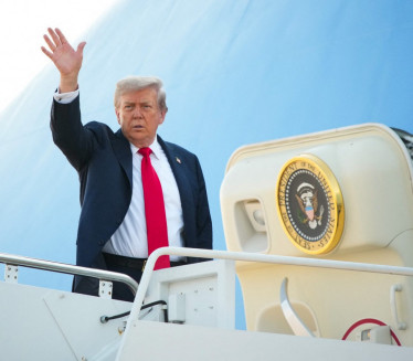 TRAMP POLETEO ZA ALJASKU: Pre istorijskog susreta samo 2 reči