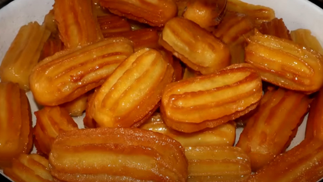 SOČNE I MEKE: Tulumbe pune preukusnog sirupa!