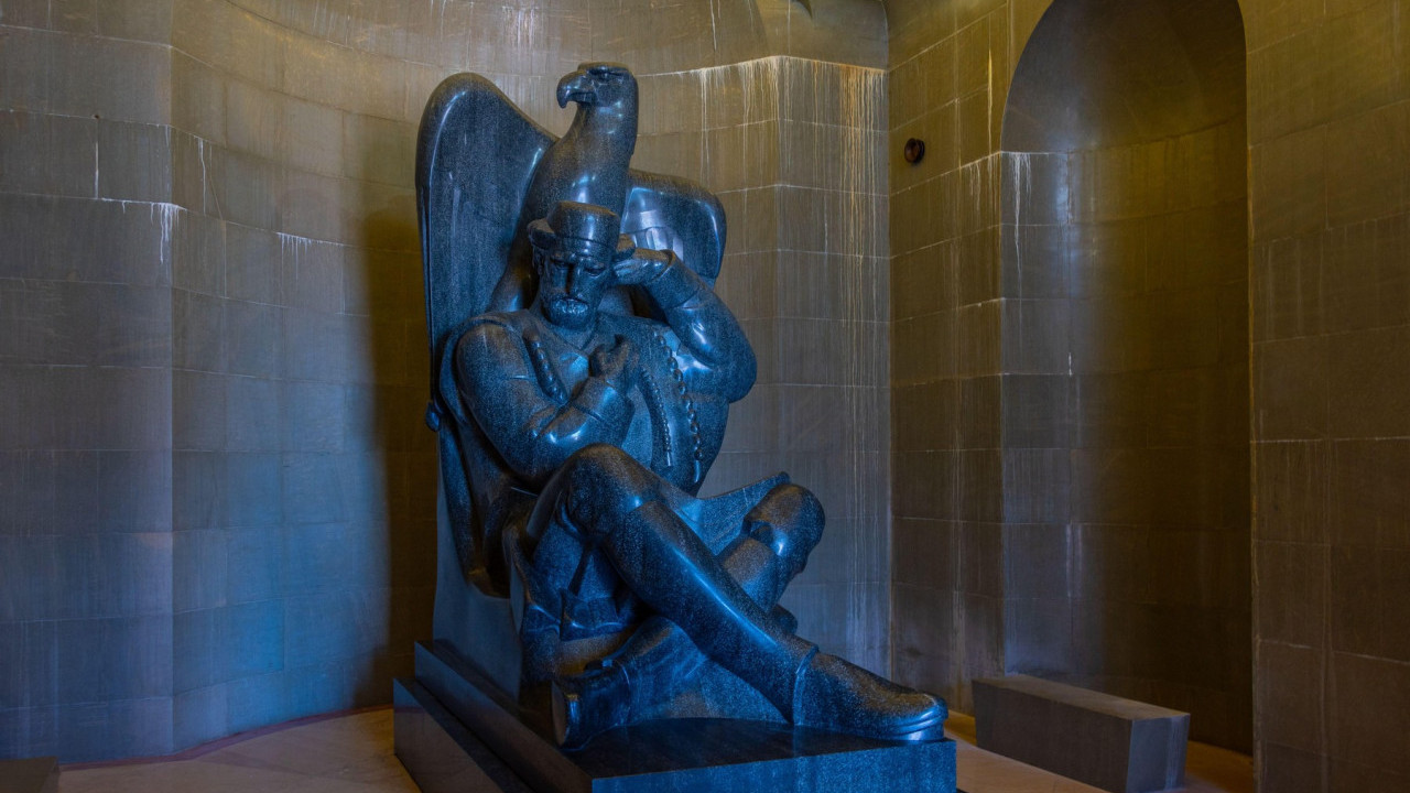 Ne može se udarati nogom na ime jezika