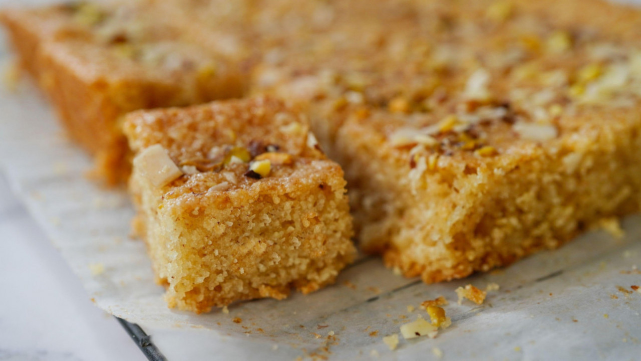 СОЧАН И УКУСАН: Египатски колач пун меда и бадема