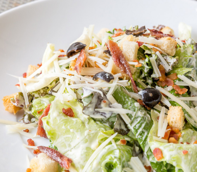 ЦЕЗАР САЛАТА: Осваја на први поглед, а не гоји