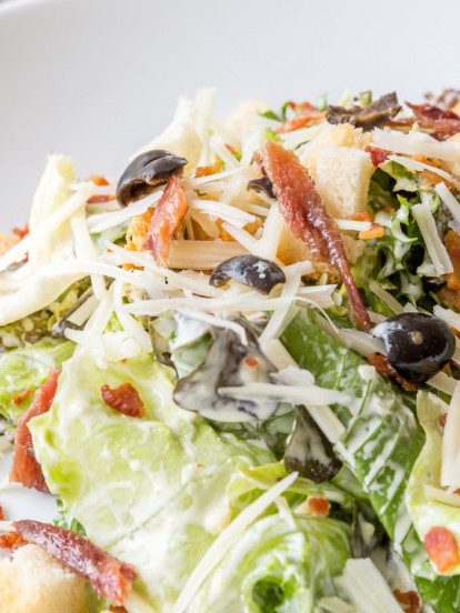 ЦЕЗАР САЛАТА: Осваја на први поглед, а не гоји