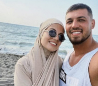 Žena pevača iz "Zvezda Granda" u BURKINIJU na plaži (FOTO)