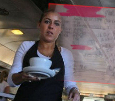 Konobarica u ŠOKU zbog poruke koju je gost napisao na računu