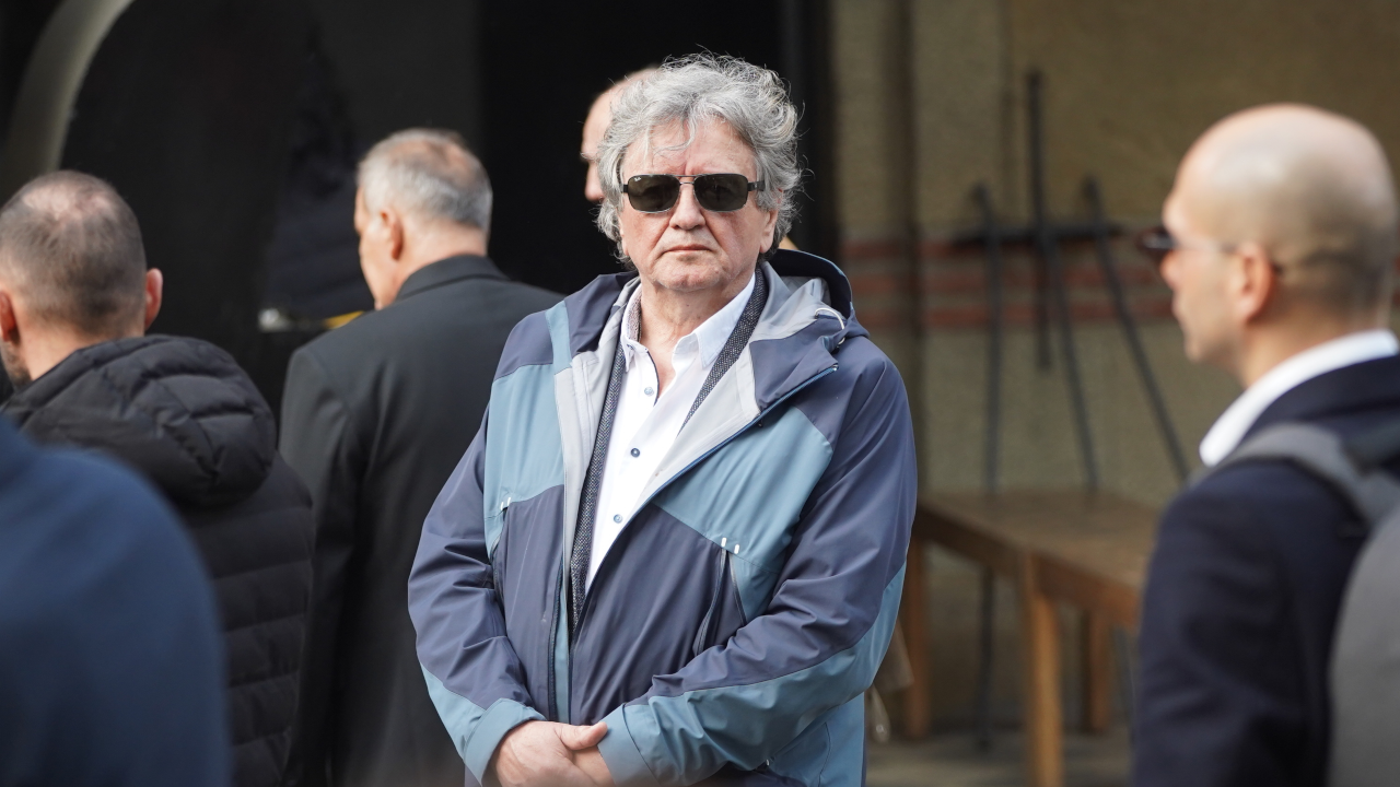 МОЛИ СЕ ЗА ЗДРАВЉЕ Бајић у манастиру, забринут: "Слутим..."