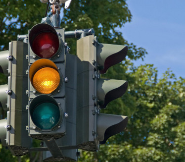 Kada SMETE da prođete na žuto, a da NE BUDETE KAŽNJENI