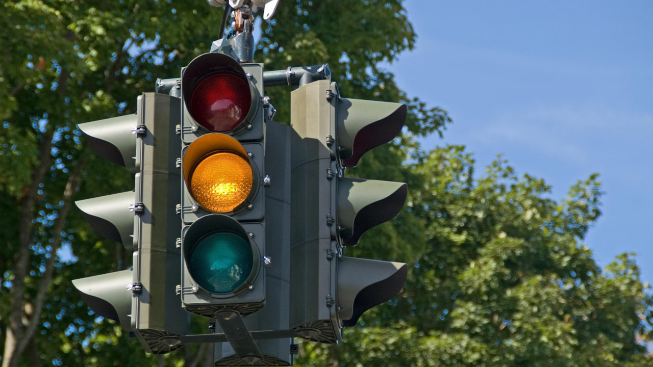 Kada SMETE da prođete na žuto, a da NE BUDETE KAŽNJENI