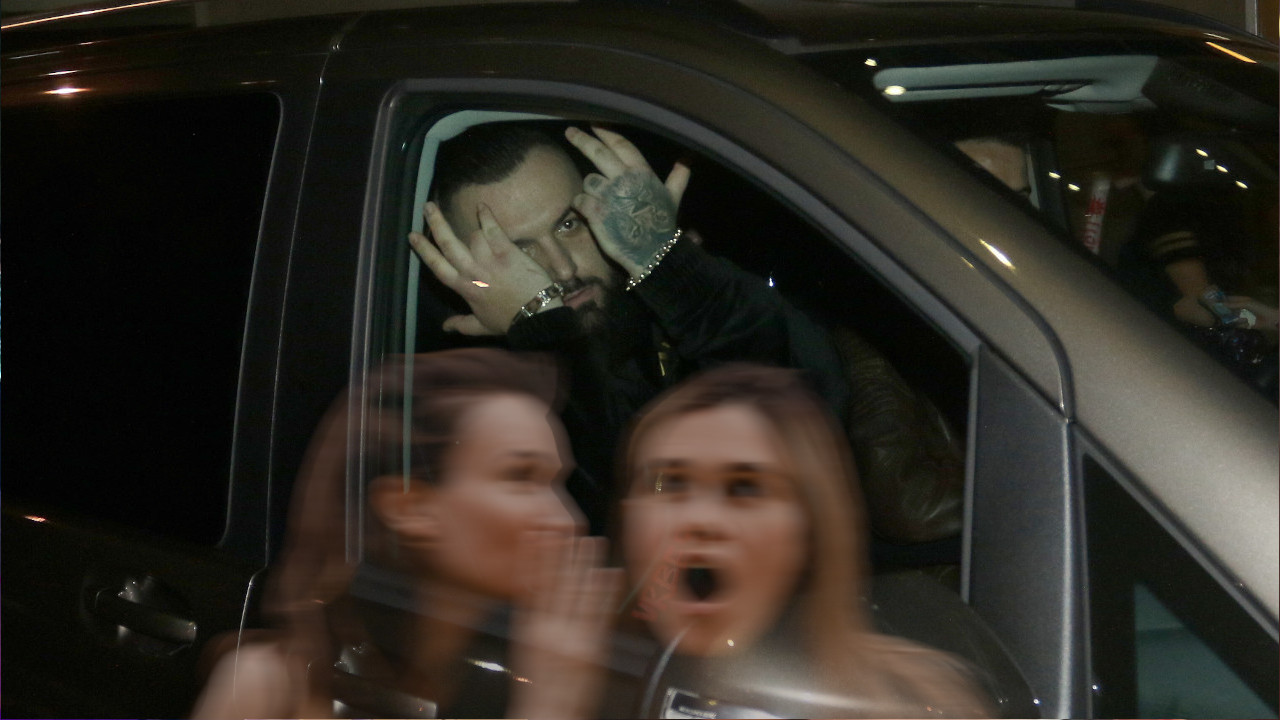 UTROJE: Buba Koreli poveo OBE devojke na letovanje (FOTO)