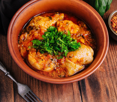 ПИЛЕЋИ ПАПРИКАШ ПО БАКИНОМ РЕЦЕПТУ: Старински начин спремања