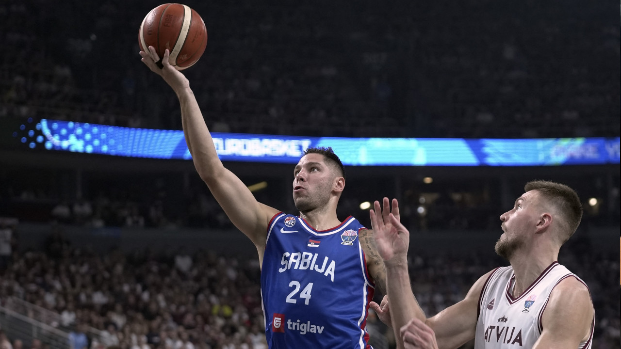 ПОДАРИЛА МУ ЈЕ СИНА Ово је прелепа Јовићева супруга