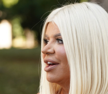 "Sinu jedincu to mora da se kupi - davno sam mu obećala!"