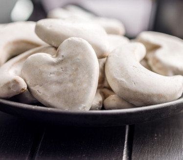 VRAĆAJU U DETINJSTVO Starinski medenjaci koji se tope u ustima