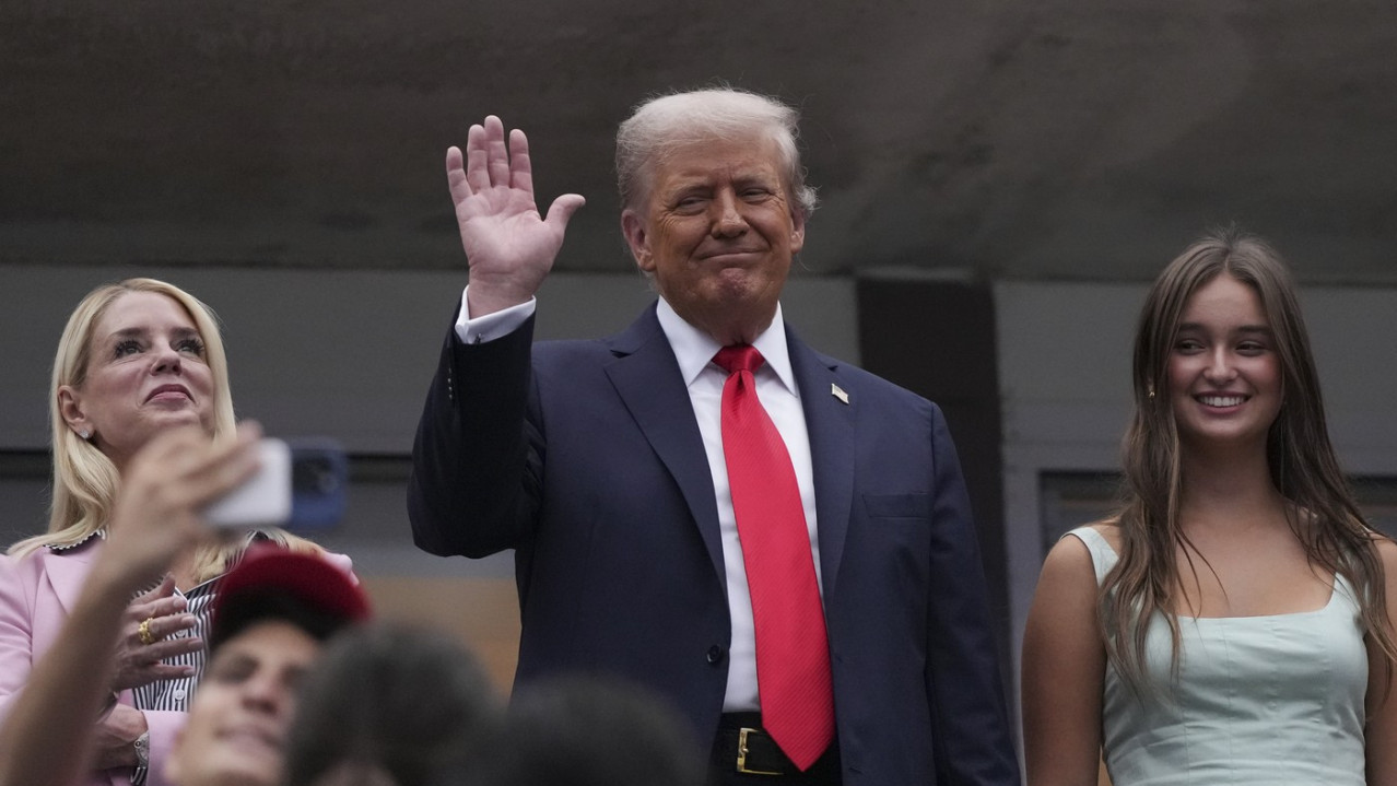 ТРАМП ИЗАЗВАО ХАОС НА US OPENУ: Одложио финале, места празна