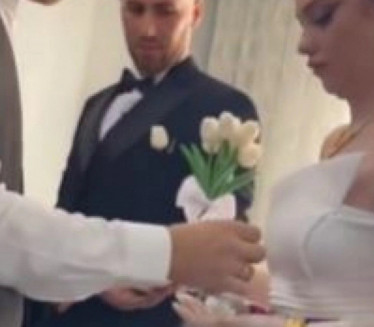 Брат уручио млади ПОКЛОН - сместа се РАСПЛАКАЛА