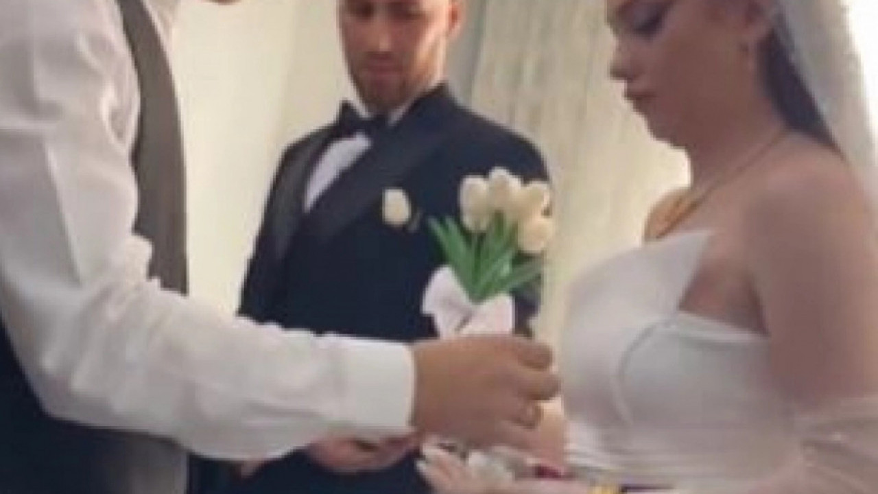 Брат уручио млади ПОКЛОН - сместа се РАСПЛАКАЛА