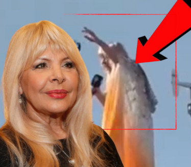 SVE ZA PARE: Hanka Paldum pevala na 27 metara visine