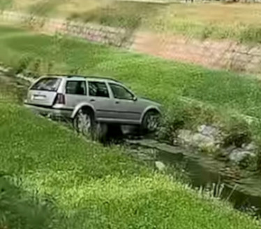 DRAMA U LOZNICI: Kolima sleteo u reku