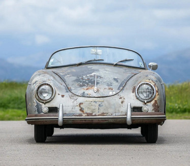 Našli stari auto na farmi i prodali ga za 450.000€