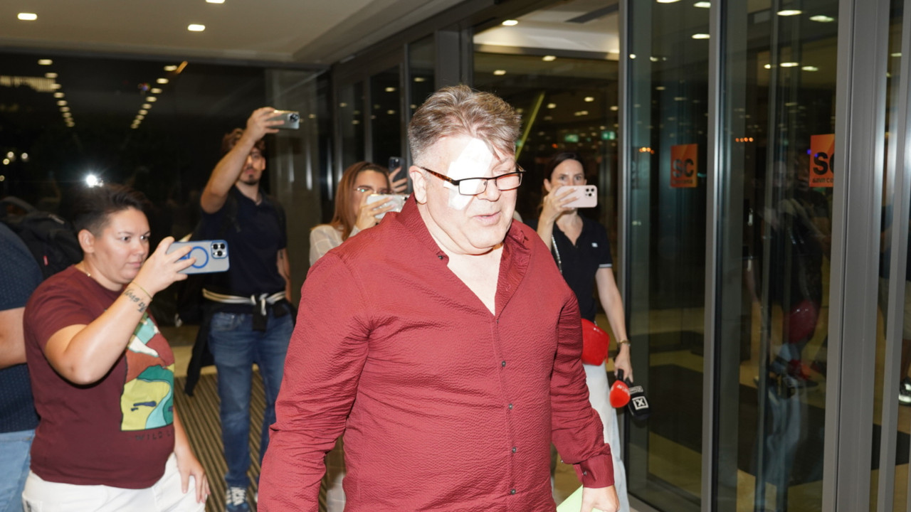 Folker prvi put u javnosti posle operacije oka (FOTO)