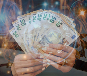 НОВАЦ ИХ ЈЕДНО ЗАНИМА: Ова три знака газе све пред собом