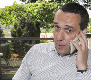 POSLE VESTI DA JE SA KOLEGINICOM: Oglasio se o NOVOJ devojci