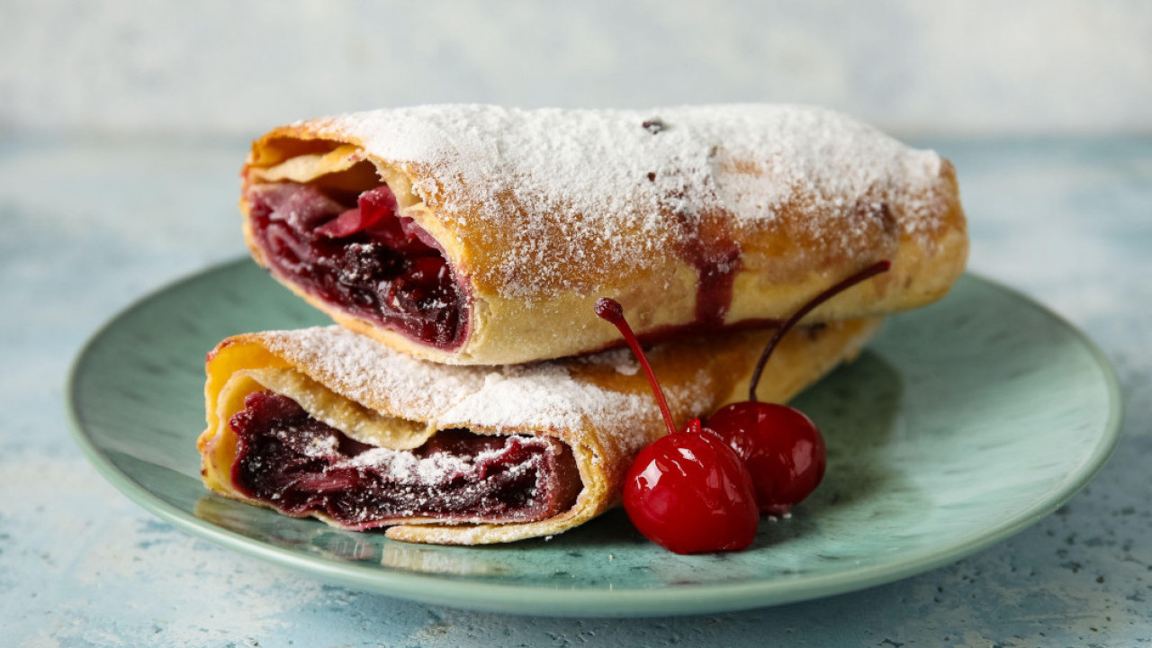 DOMAĆA PITA SA VIŠNJAMA: Tradicionalni recept