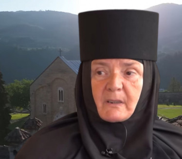 Majka došla da je vrati kući, pa se i sama ZAMONAŠILA