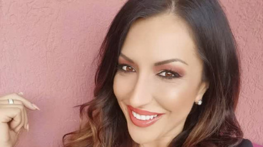 "OČEKUJEM BRZU REAKCIJU" : Pevačici zapaljen automobil