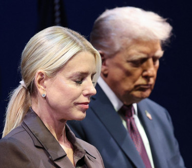 S Trampom izašla iz Bele kuće, u limuzini dobila OTKAZ