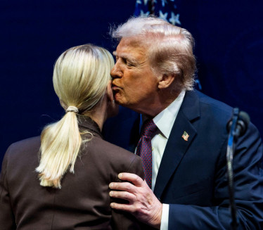 Tramp hteo da pošalje privatnu poruku, slučajno je OBJAVIO