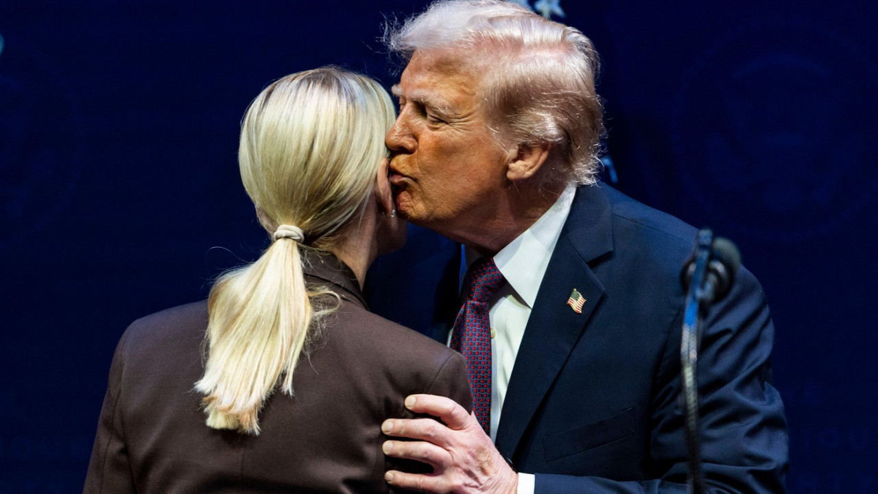 Tramp hteo da pošalje privatnu poruku, slučajno je OBJAVIO