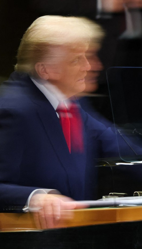 TRAMPU "PUKLE" KOČNICE Besneo i vređao: "Najgori si" (VIDEO)