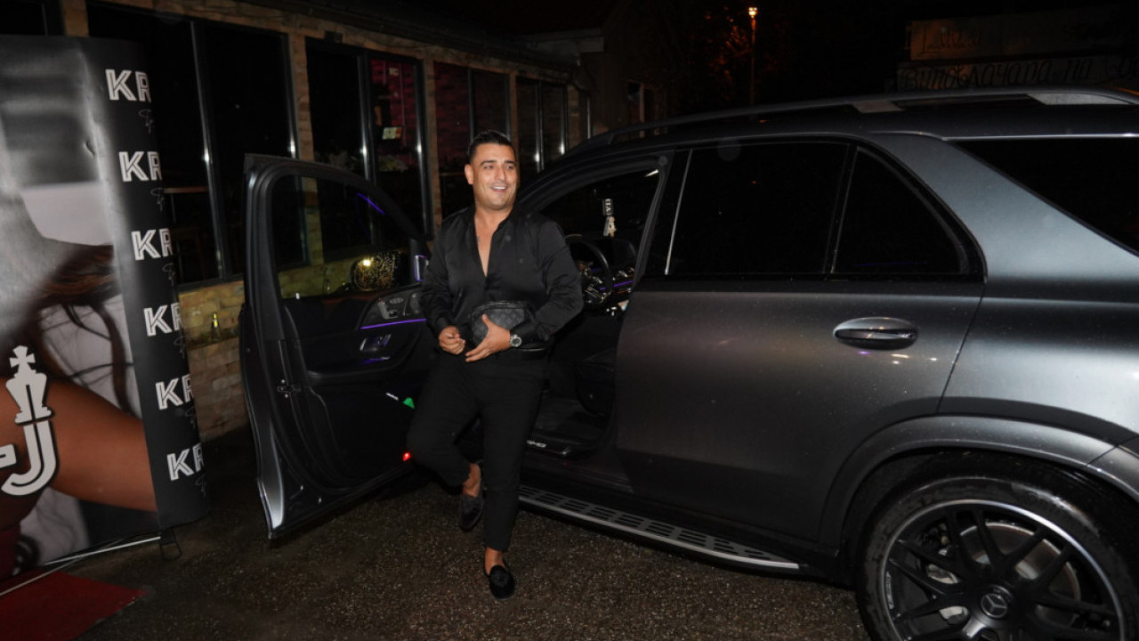 "ODAVNO NEMA DOZVOLU" Darko isprozivan na društvenim mrežama