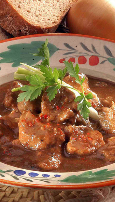 ЈУНЕЋИ ГУЛАШ: Трик да се брже скува