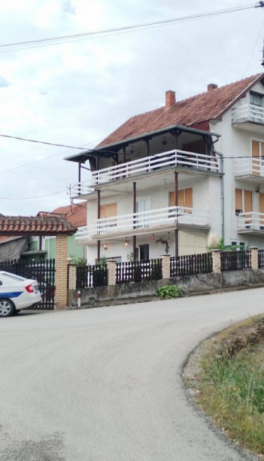 Ухапшен унук осумњичен да је УБИО бабу и деду