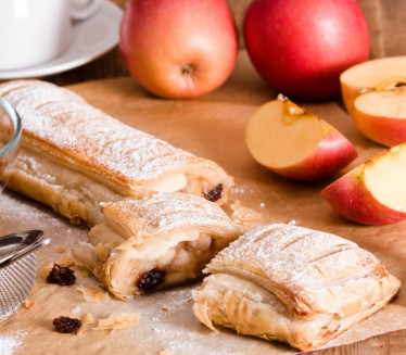 POSNA ŠTRUDLA ZA KRSTOVDAN: Kore pune sočnih jabuka