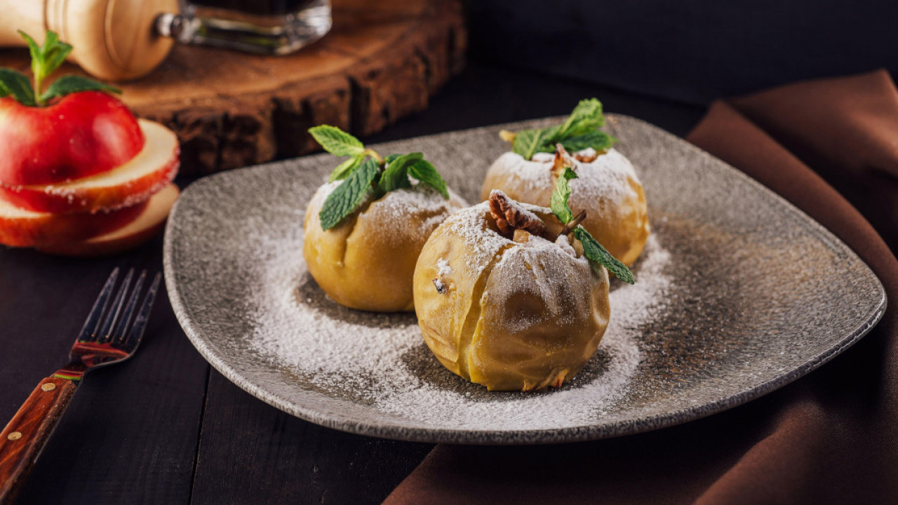 PUNJENA JABUKA MEDOM I ORASIMA: Raj za sladokusce