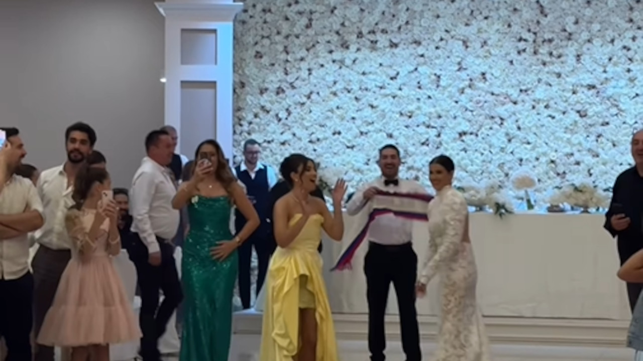 MAGARAC! Kum šokirao poklonom mladence iz Mostara (VIDEO)