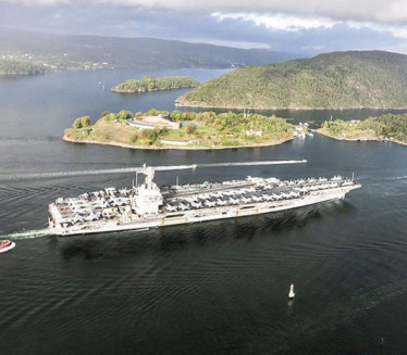 ZBOG PRETNJI: Najveći nosač aviona uplovio u norveške vode