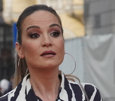 НЕСТАЛА ИЗ ЈАВНОСТИ: Јелена је венчана кума познате певачице