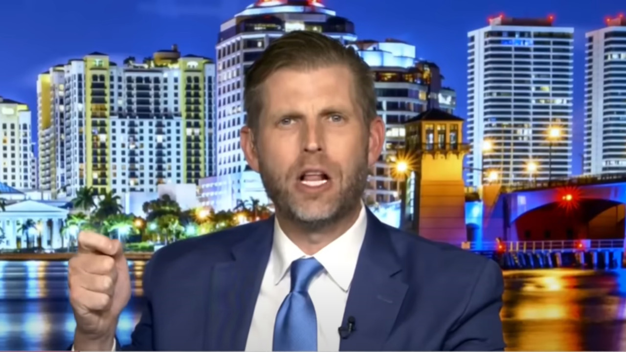 "MOM OCU SU UPALI U KUĆU"Trampov sin poludeo u emisiji uživo