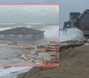 5 KUĆA ZAVRŠILO U OKEANU Uragan pravi haos na Istočnoj obali
