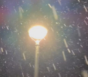 ПАДА СНЕГ У СРБИЈИ: Пахуље већ најављују зиму (ВИДЕО)