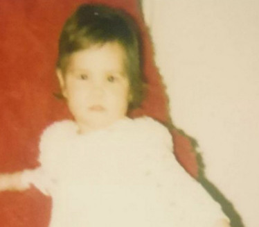 DANAS JE POZNATA GLUMICA Prepoznajete li devojčicu sa slike?