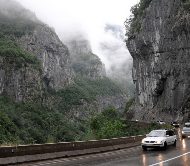 HOROR KOD VIŠEGRADA: Sleteli autom u kanjon, 2 žene poginule