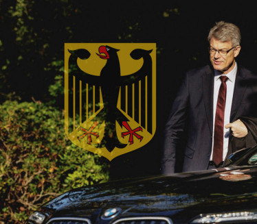 ДРАМА У НЕМАЧКОЈ: Министар пао током састанка,само се срушио