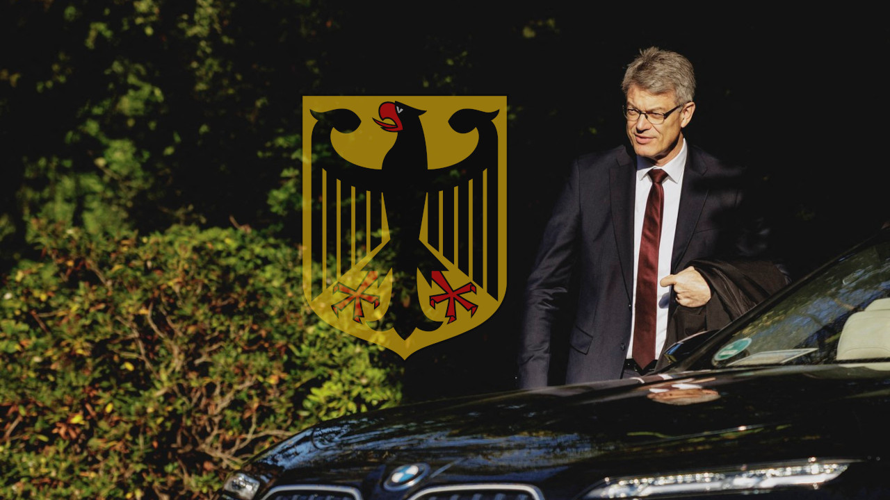 ДРАМА У НЕМАЧКОЈ: Министар пао током састанка,само се срушио