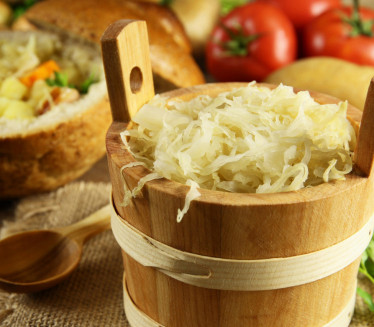 IZVOR ZDRAVLJA: 5 razloga zašto treba da jedemo kiseli kupus