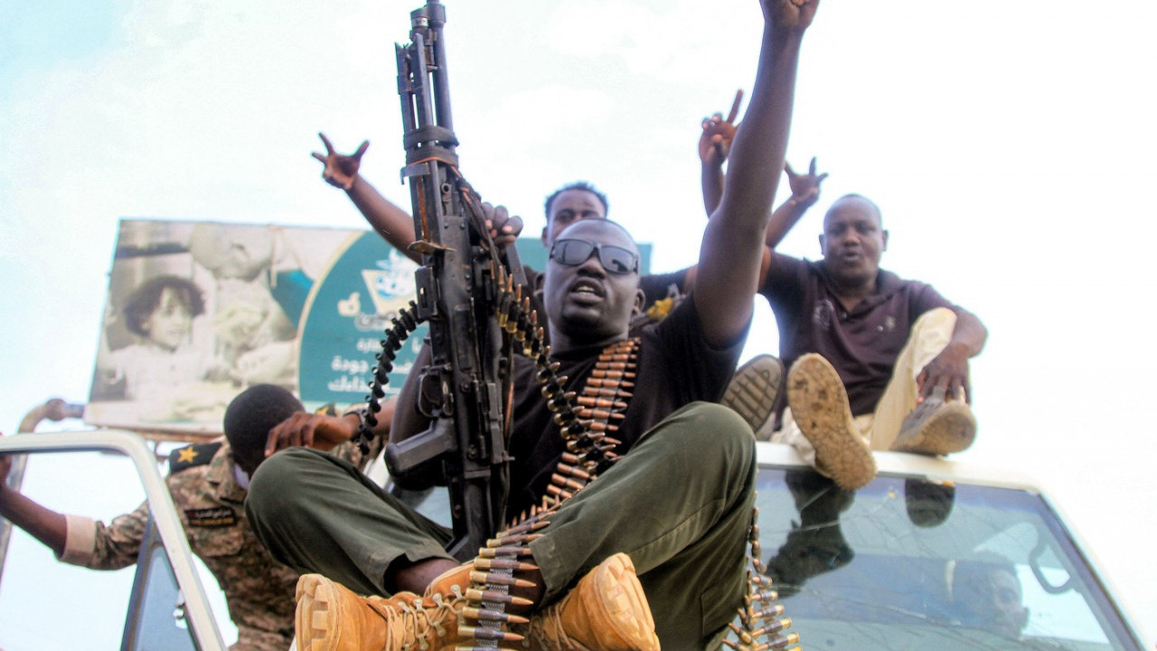 500 DANA RATA Grad mesecima opklonjen, ljudi jedu stočnu hranu