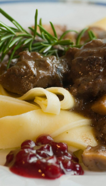 SPOJ SVINJETINE I PILETINE: Jedinstven gulaš sa rezancima